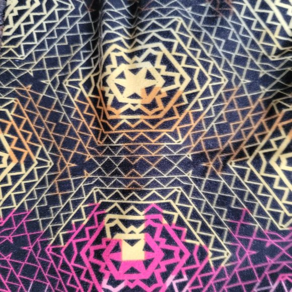 Tall and Curvy LuLaRoe Bright Pink Green Geometric Buttery Soft Leggings XXL - Picture 9 of 16